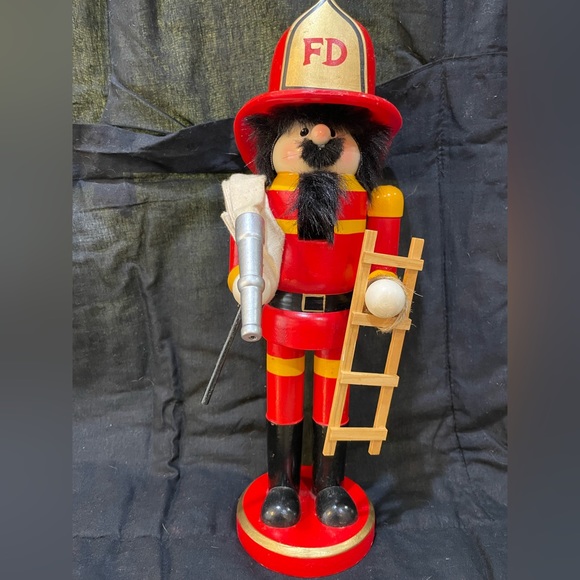 Firemen Nutcrackers - Picture 3 of 7